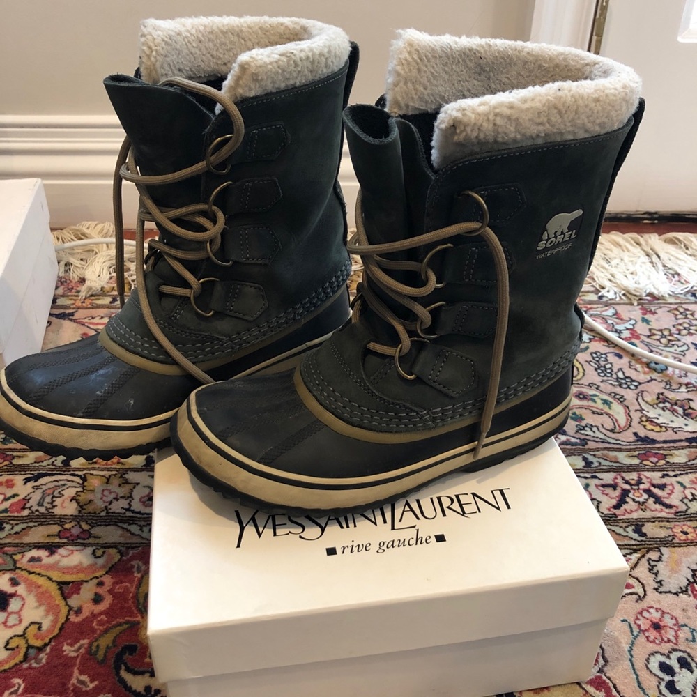 Sorel lace up snow boots